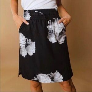 ALBION Fit The Away Floral Skirt size xs